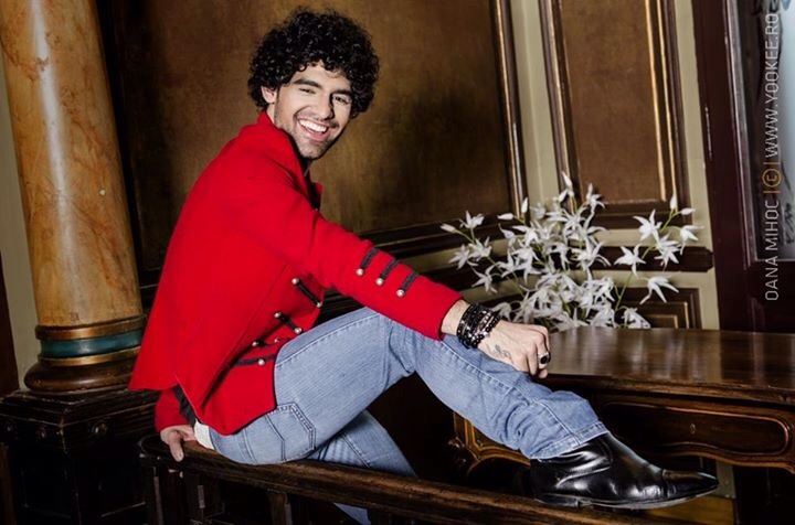 Cantaretul s-a indragostit de mic de muzica populara