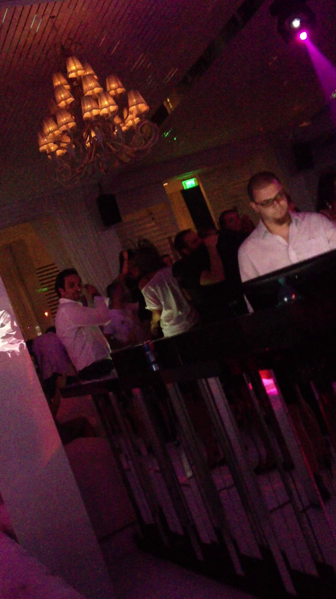 Lui Tohme nu i-a convenit deloc ca fosta lui iubita, Alexandra Badescu se distreaza la doar cativa metri de el