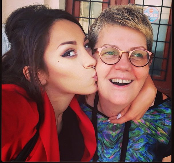 Ruby ii multumeste Crinei Mardare pentru cursurile de canto pe care i le preda