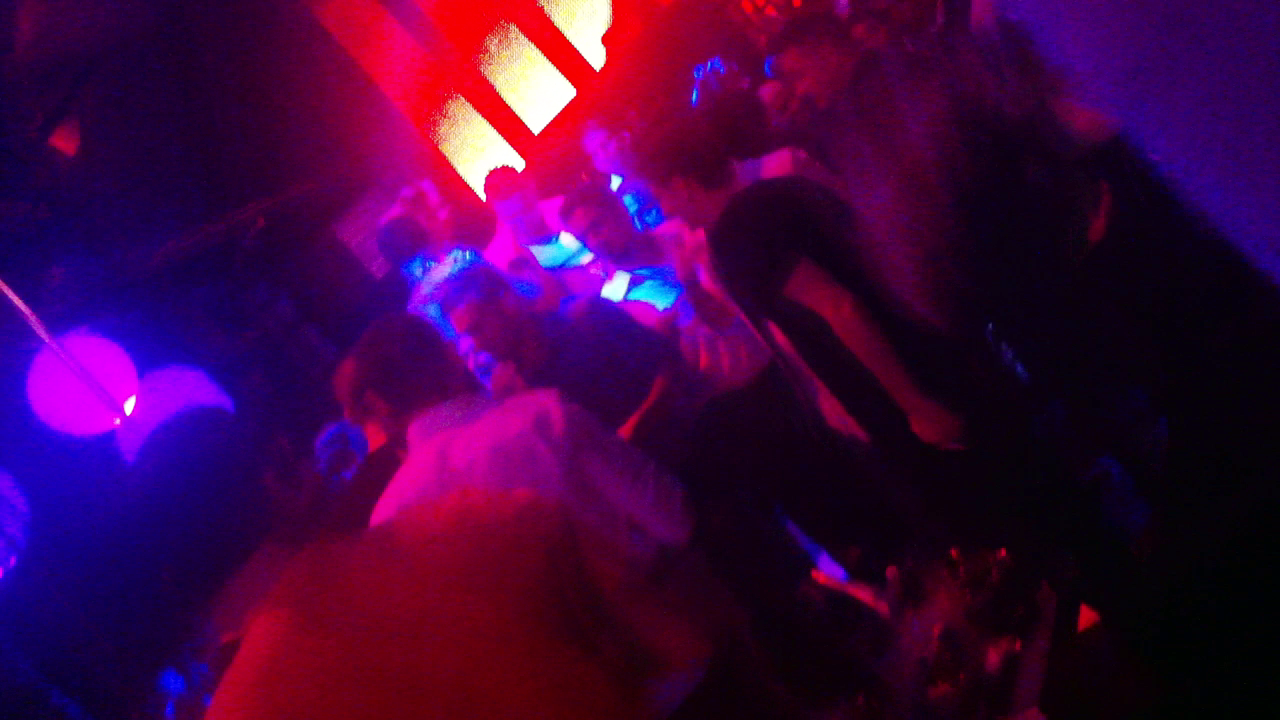 Sportivul incearca sa vorbeasca calm cu barbatul care a iscat scandalul