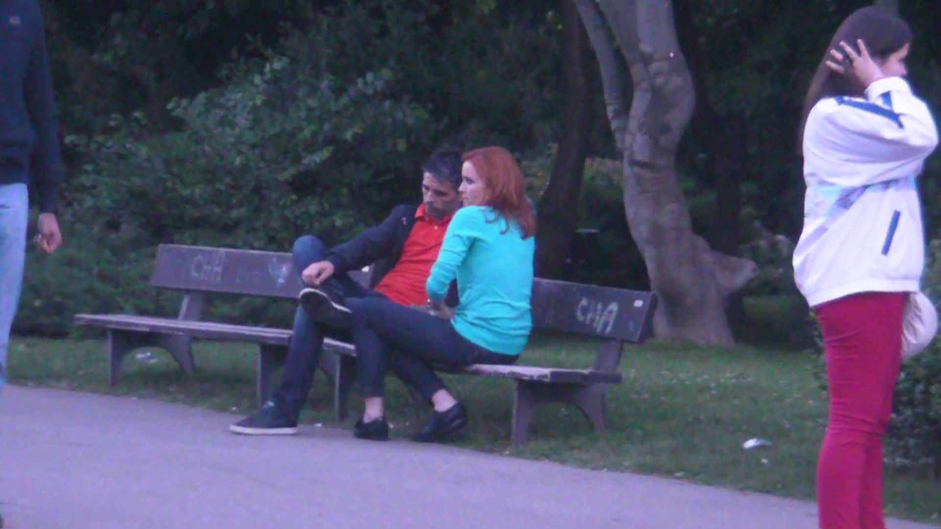 Ioana si iubitul ei s-au plimbat prin parc precum doi indragostiti