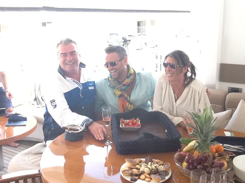 Catalin Botezatu este prieten cu cei doi soti