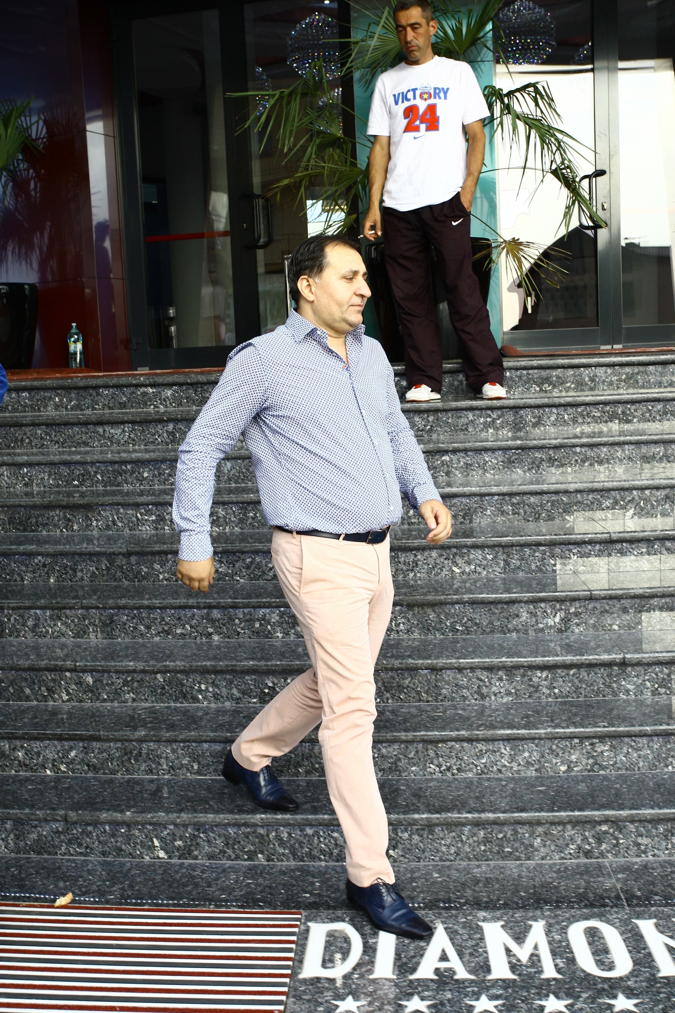 Vijelie si-a facut aparitia la petrecerea stelistilor proaspat ras