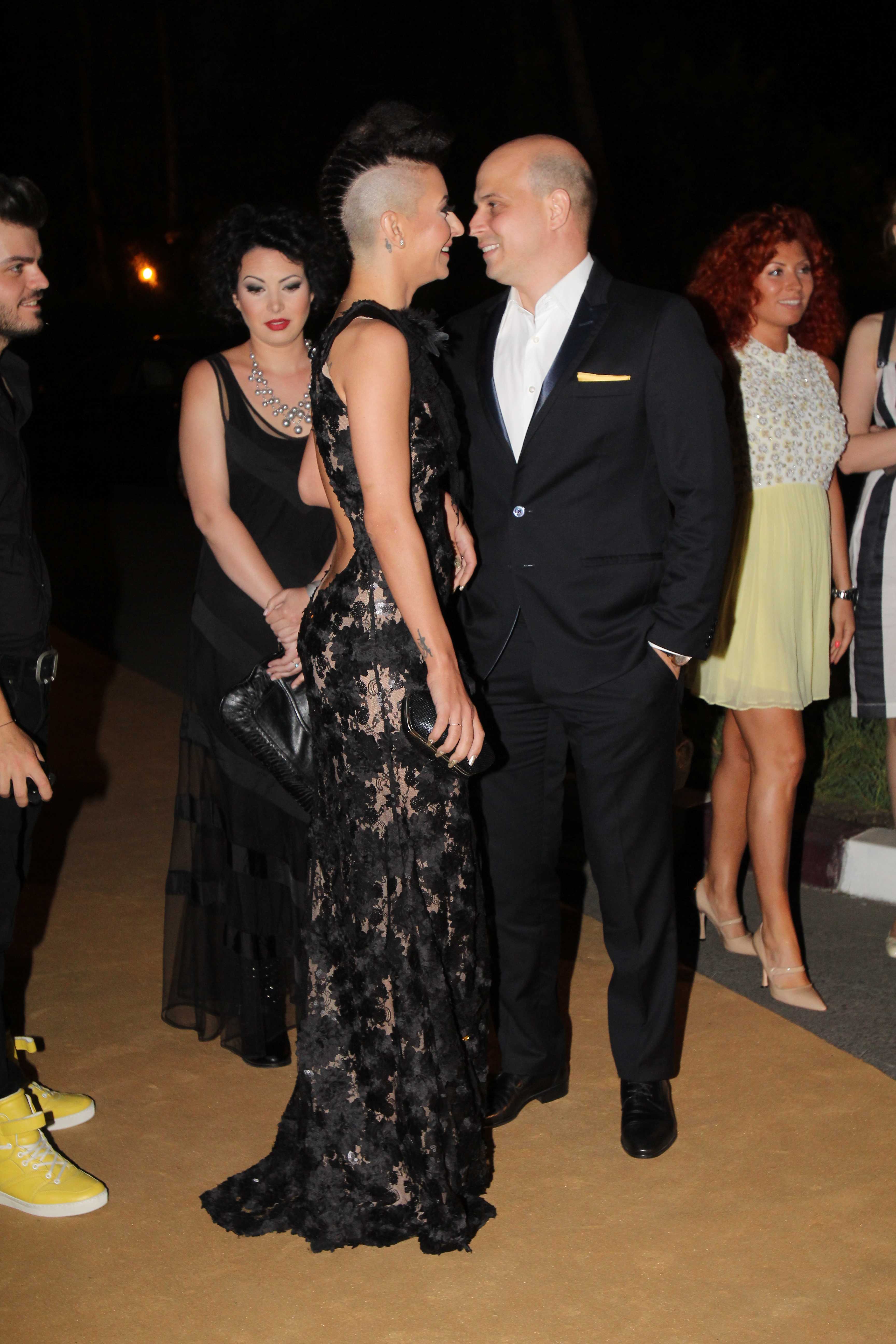 Giulia a ajuns la petrecere la bratul sotului ei, Vlad Huidu