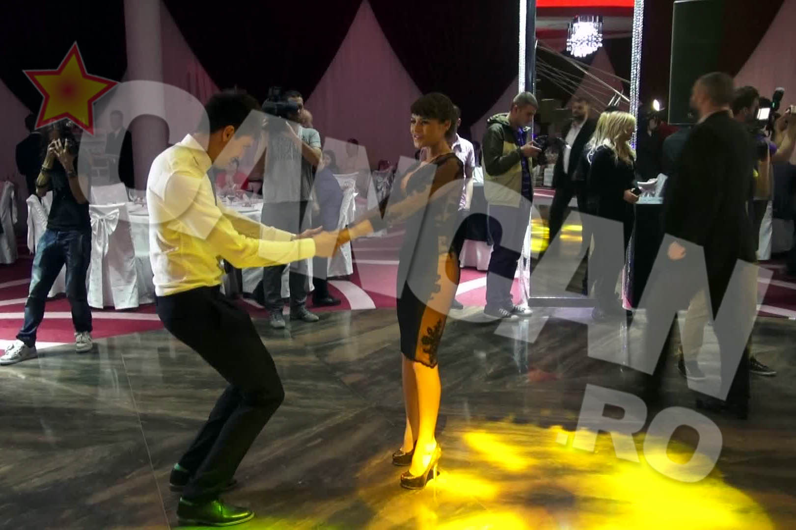 Cei doi au dansat, s-au imbratisat, s-au sarutat