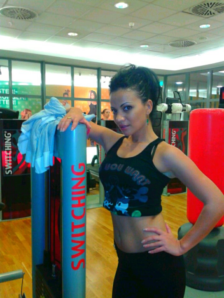 Alina are un trup de zeita, lucrat zi de zi la sala de forta