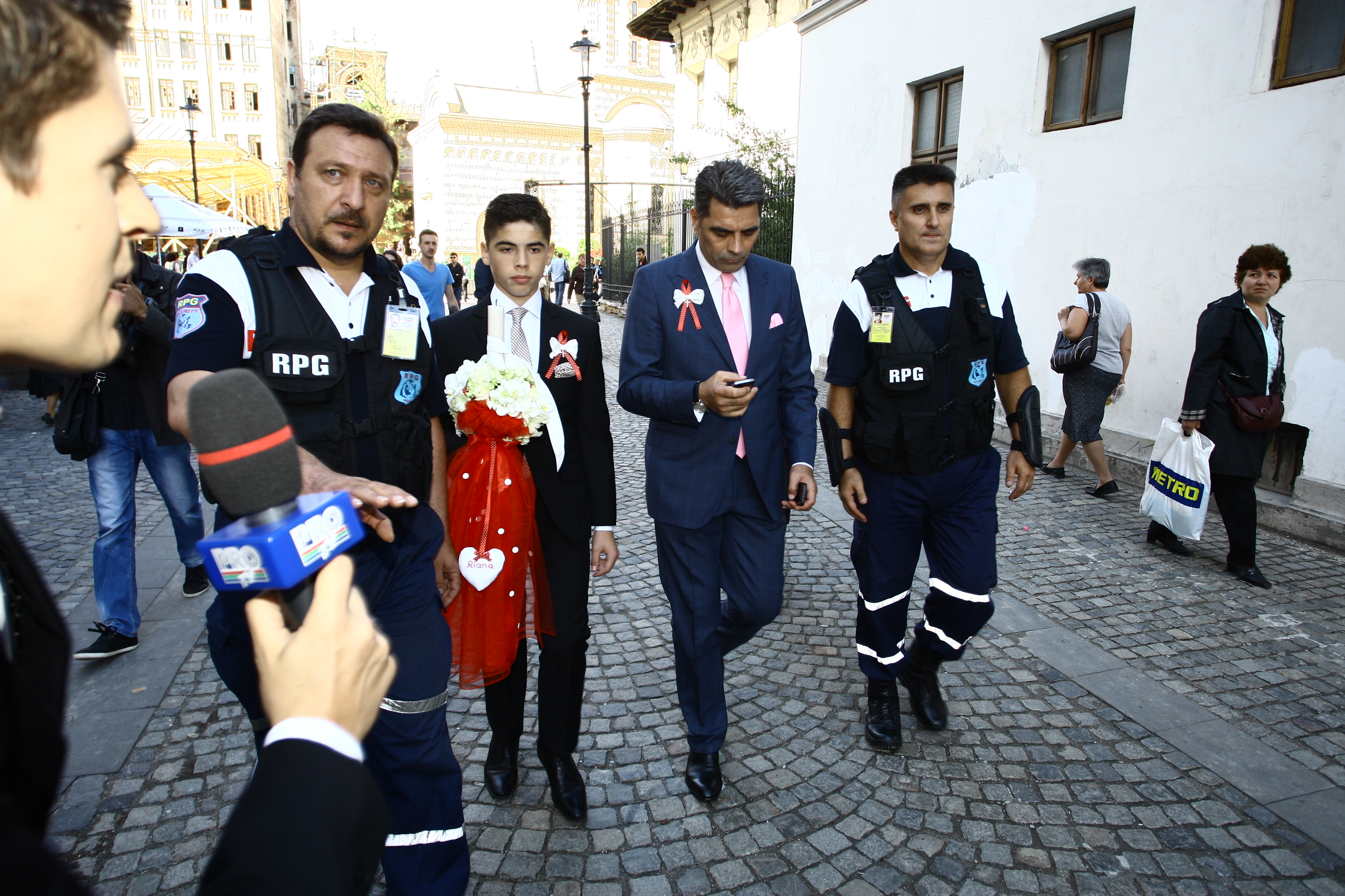 Marcel a parasit Biserica in compania fiului sau