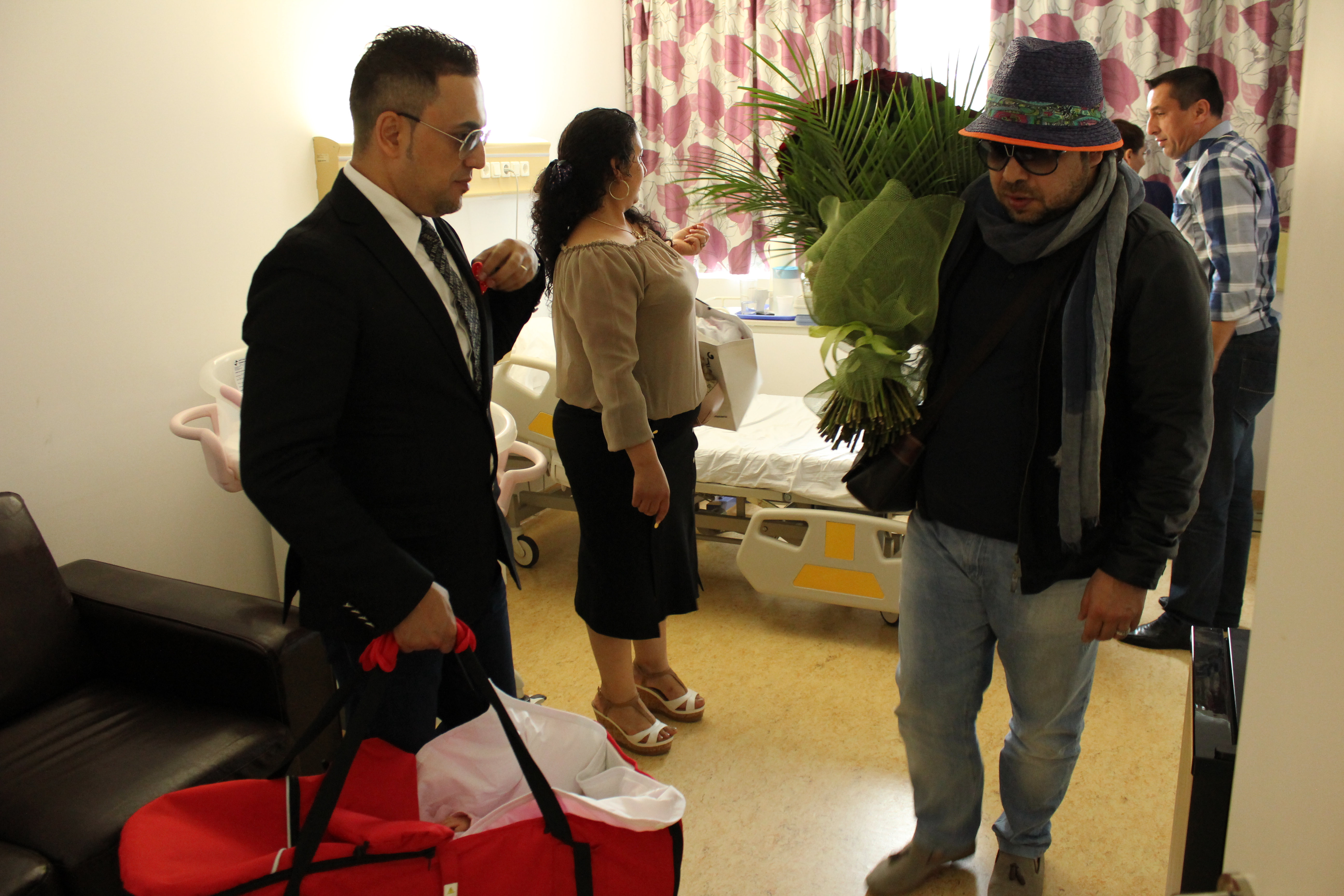 Toti apropiatii familiei sunt acum cu ochii pe micuta nou-nascuta