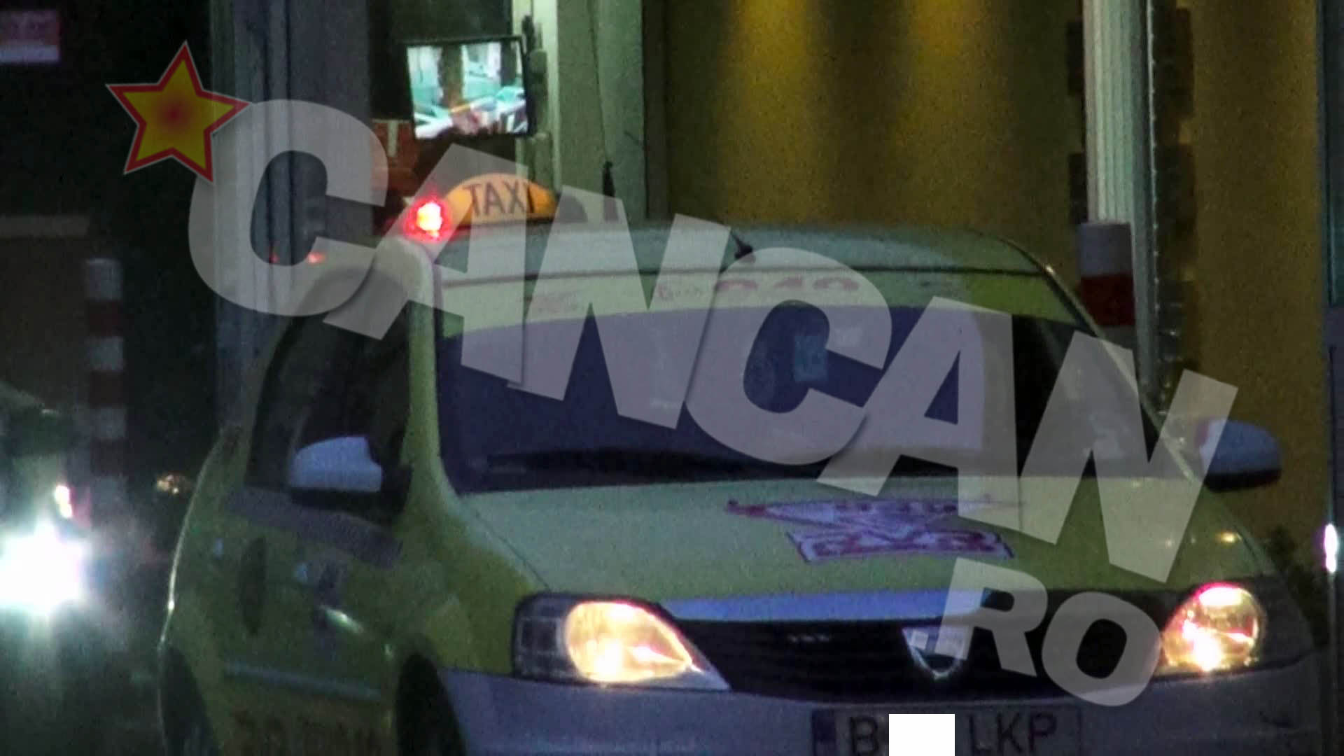 Inainte de a ajunge in parc, petrecaretii au facut o oprire la un fast-food pentru a lua cate ceva de ciugulit