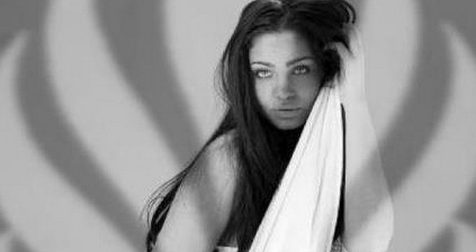 Ea este verisoara lui Stefan Stan