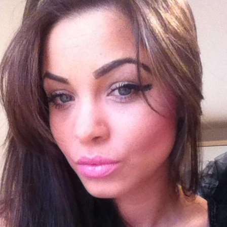 Adriana seamana foarte bine cu Angelia Jolie