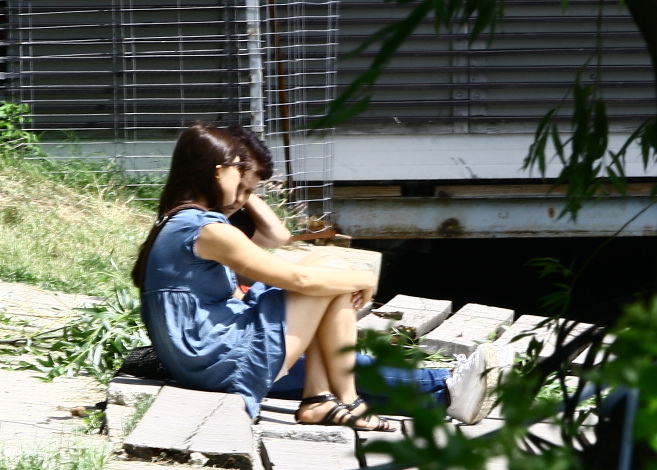 Minute bune, Paula continua sa nu tina cont de unde se afla si se aseaza in cele mai comode pozitii