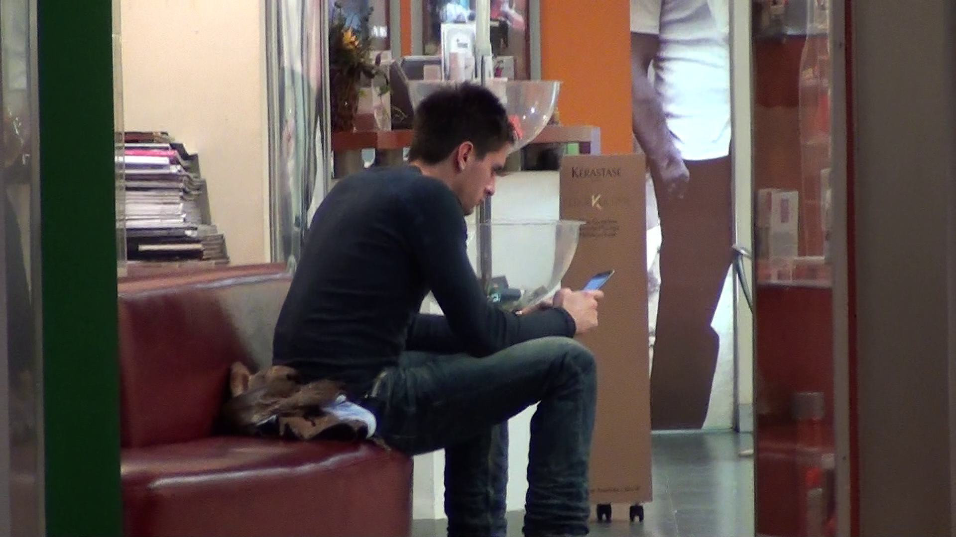 Antrenat si rabdator, Tatarusanu isi face de lucru cu telefonul