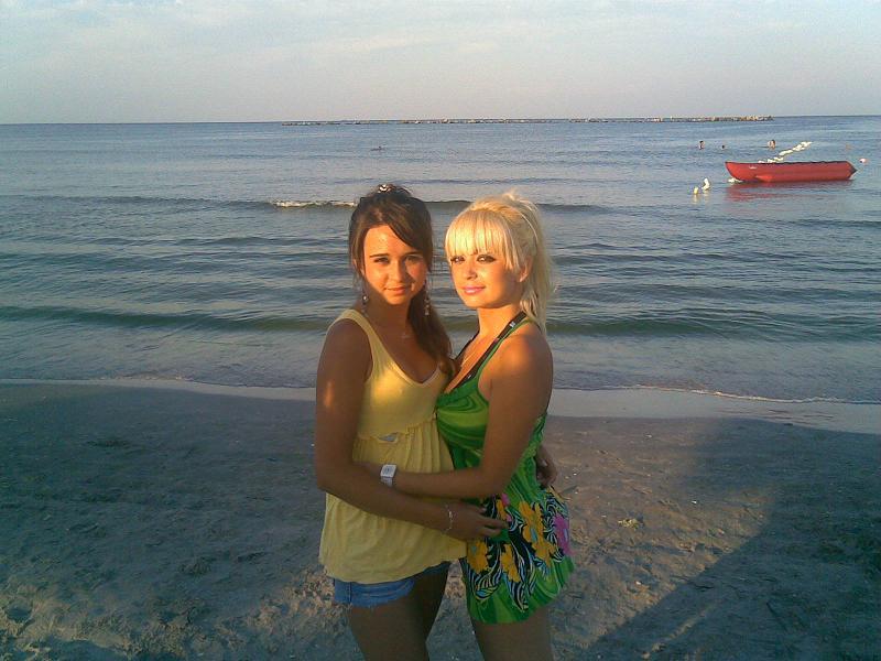 Roller Sis, in urma cu cativa ani, in timpul adolescentei