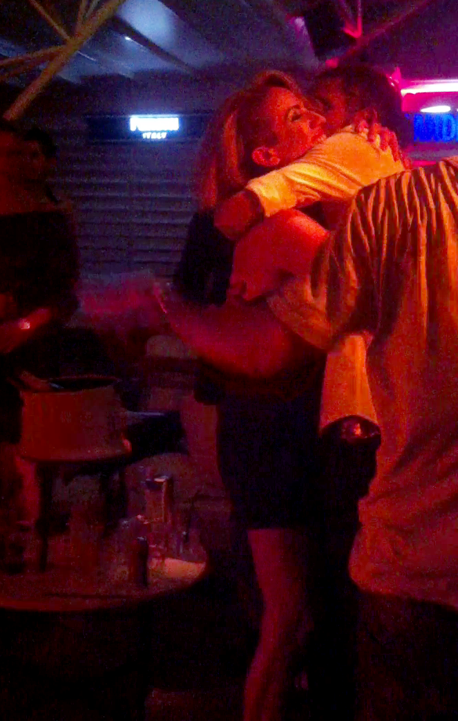 Artista are o relatie de prietenie cu barmanul