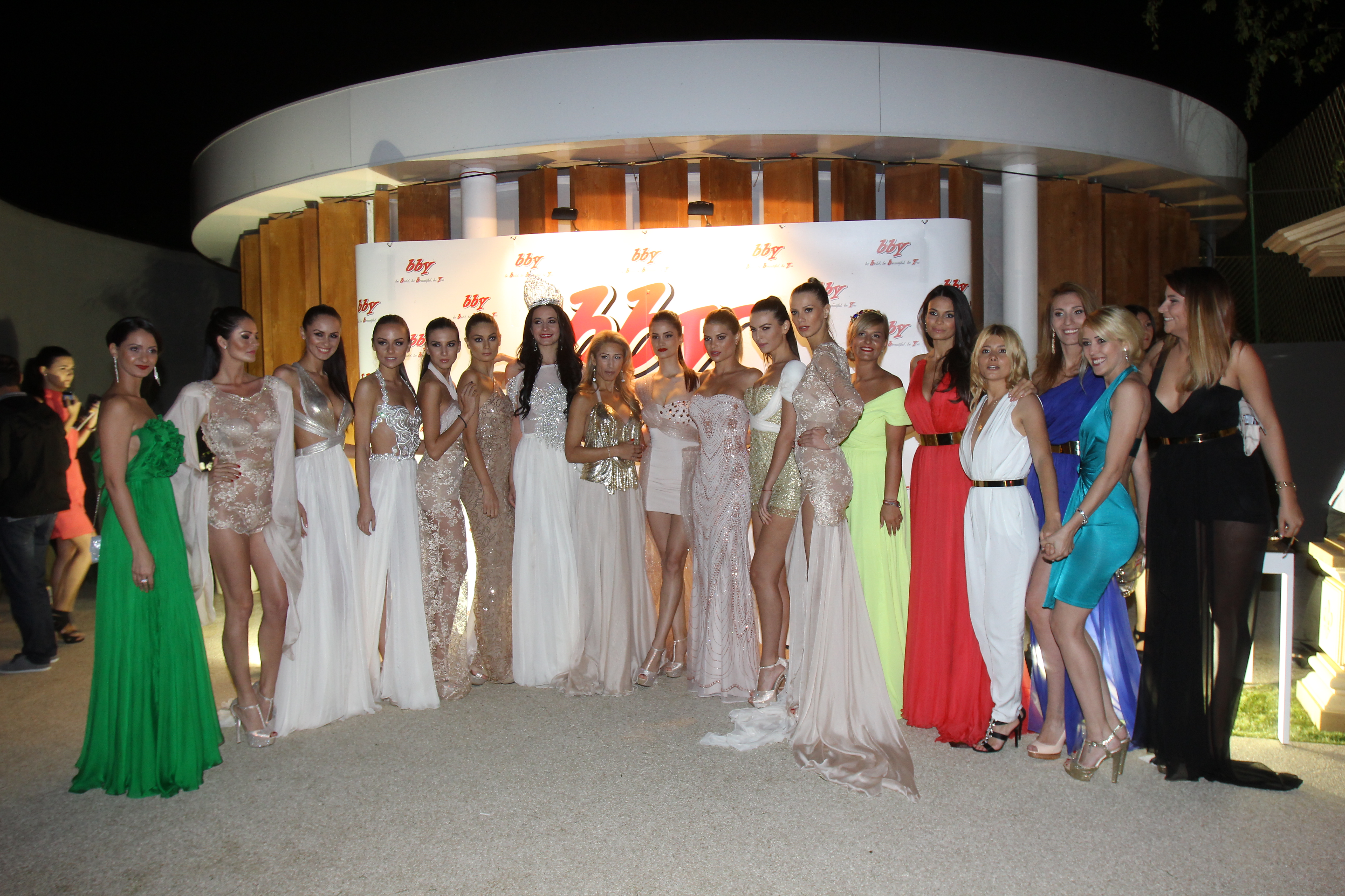 Marti seara, fotomodelele autohtone au defilat in cea mai noua colectie semnata BBY