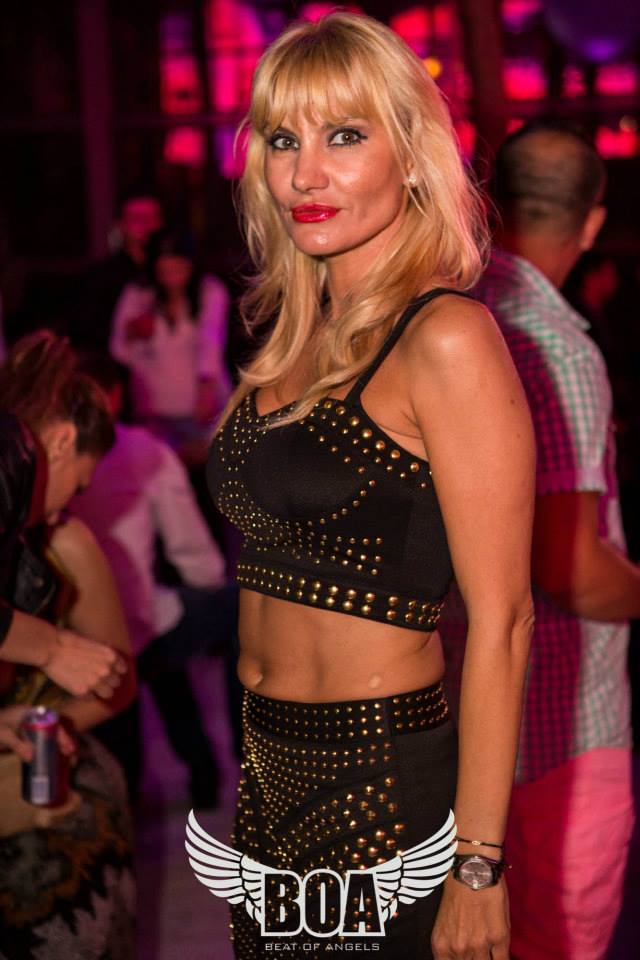 Abdomentul blondei nu mai este la fel de plat ca pe vremea cand defila