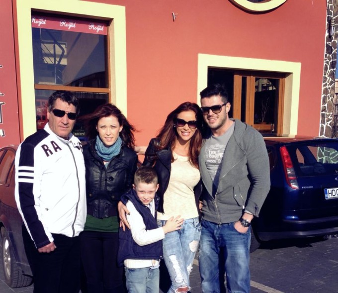 Bianca Dragusanu si Victor Slav, alaturi de familia roscatei