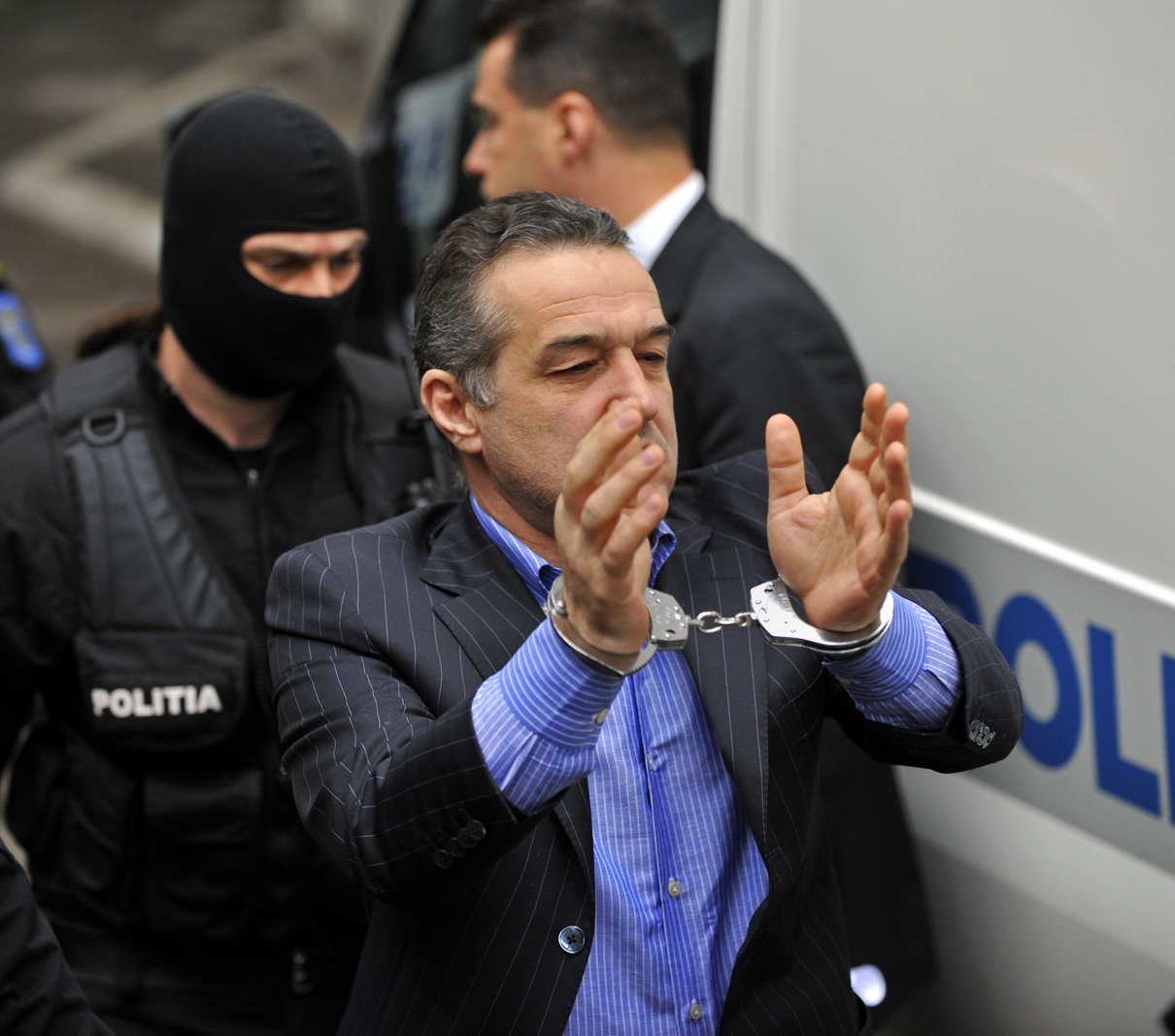 Patronul Stelei a primit in sfarsit o veste buna: va scapa de catuse si va beneficia de... camera intima de la Jilava