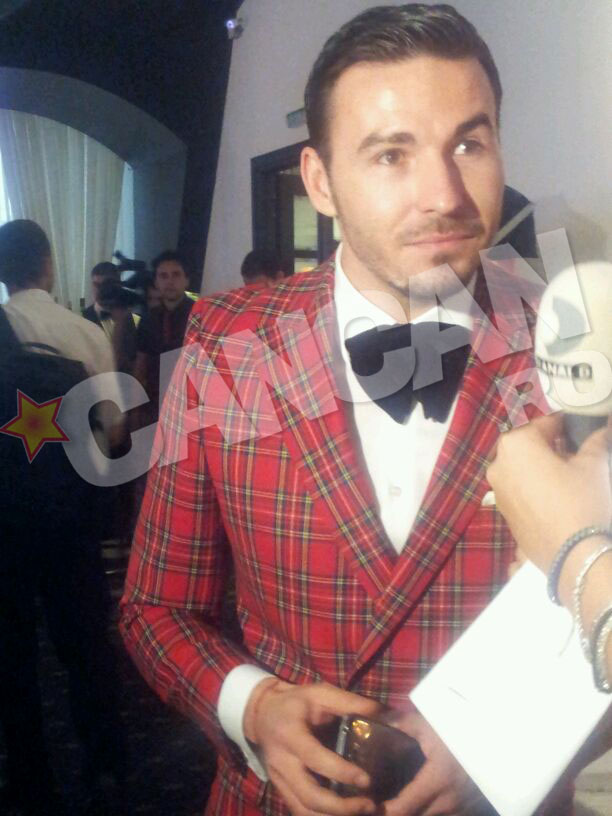 Adrian Cristea a venit imbracat la patru ace la eveniment. Oare a impresionat-o pe Bianca?