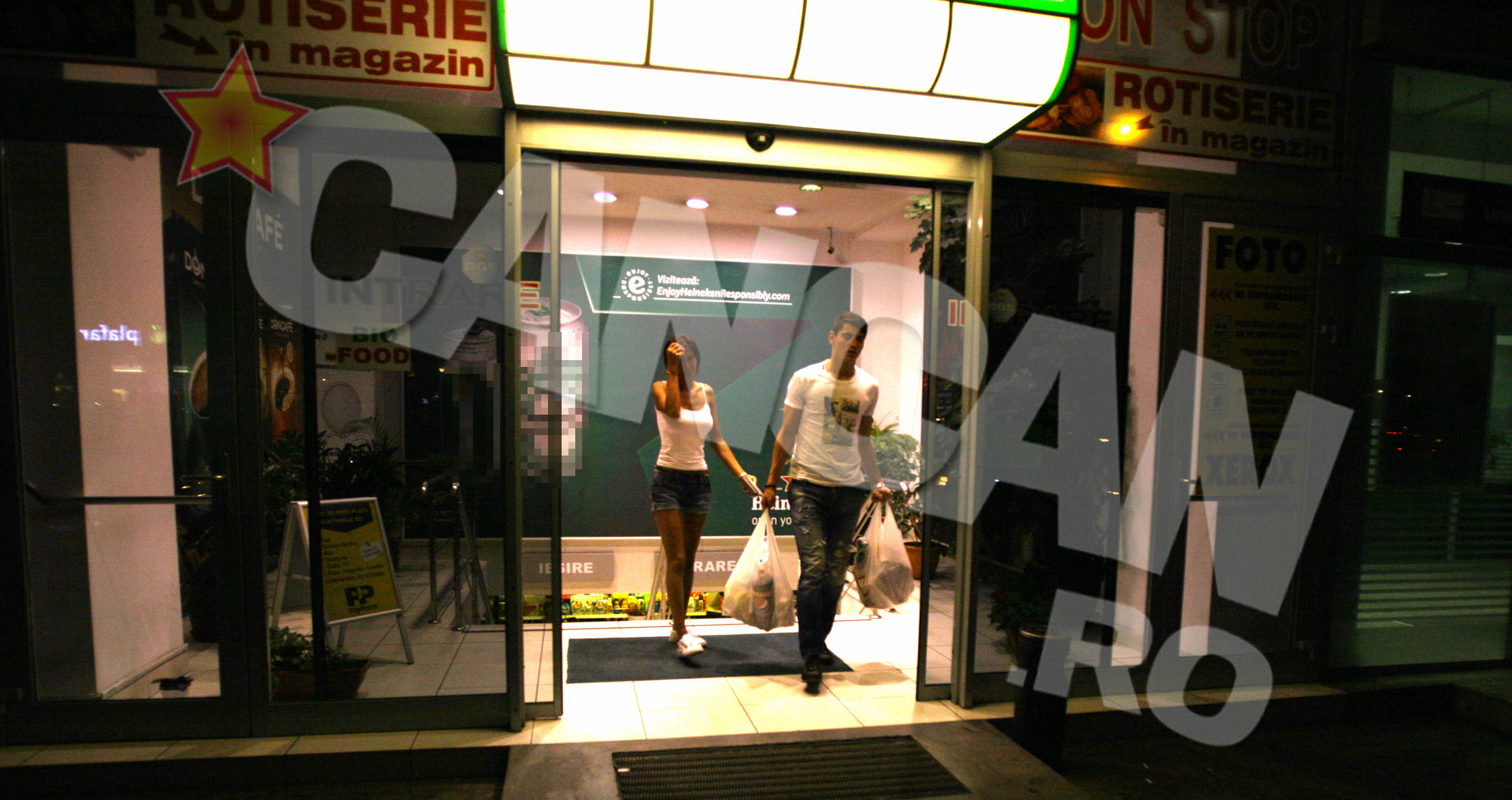 Madalina si iubitul ei, fotbalistul Claudiu Belu, au iesit la o sesiune de cumparaturi nocturne. Doar de-ale gurii!