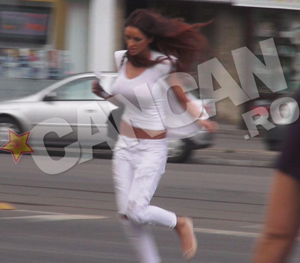 Bianca Dragusanu a uitat si de problema pe care o are cu picioarele si a alergat pentru a fi cat mai repede langa J.J