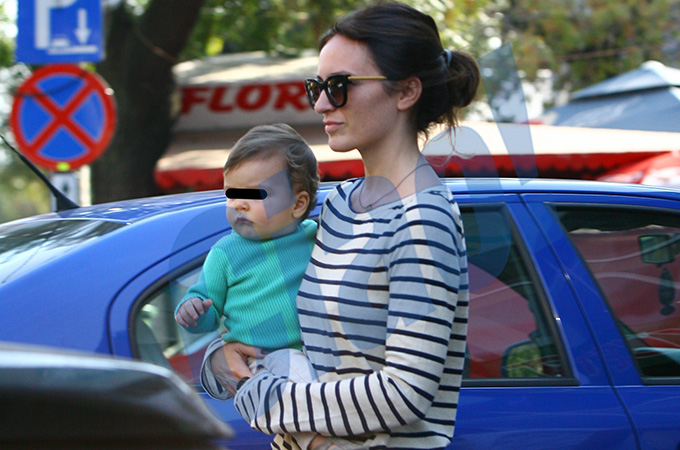 Maria a fugit intr-un suflet de la premiera piesei in care joaca mama ei, ca sa fie alaturi de baietelul sau