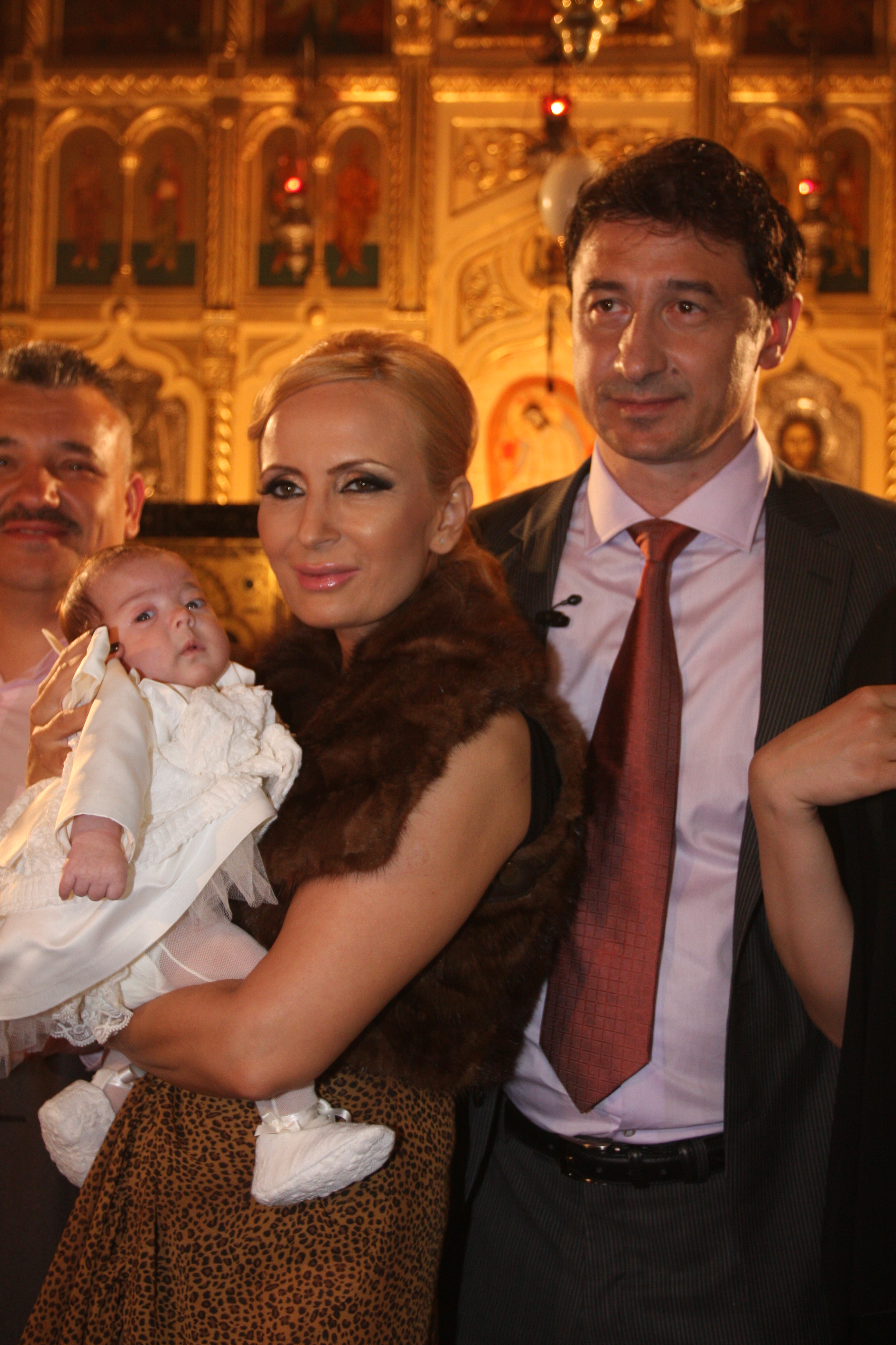 Maria parea ca a sters toate certurile dintre parintii ei