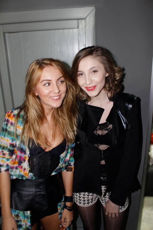 Ana si sora ei, Monica