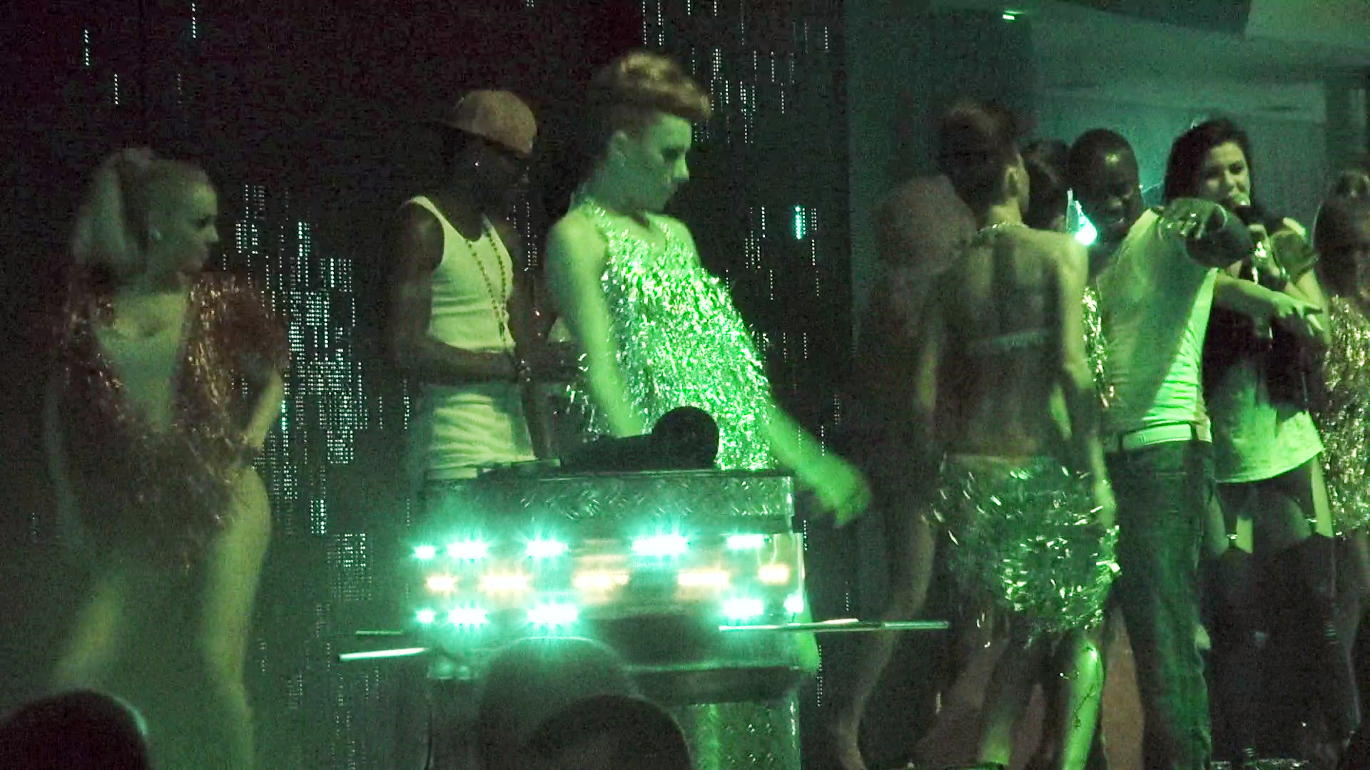 Fotbalistul a stat alaturi de artistul international pe aproapte toata durata concertului