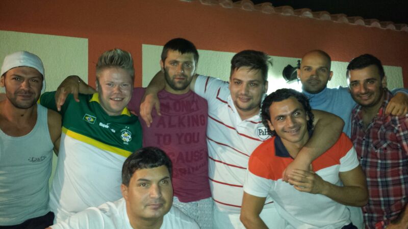 Raul Rusescu s-a pozat cu prietenii la petrecere