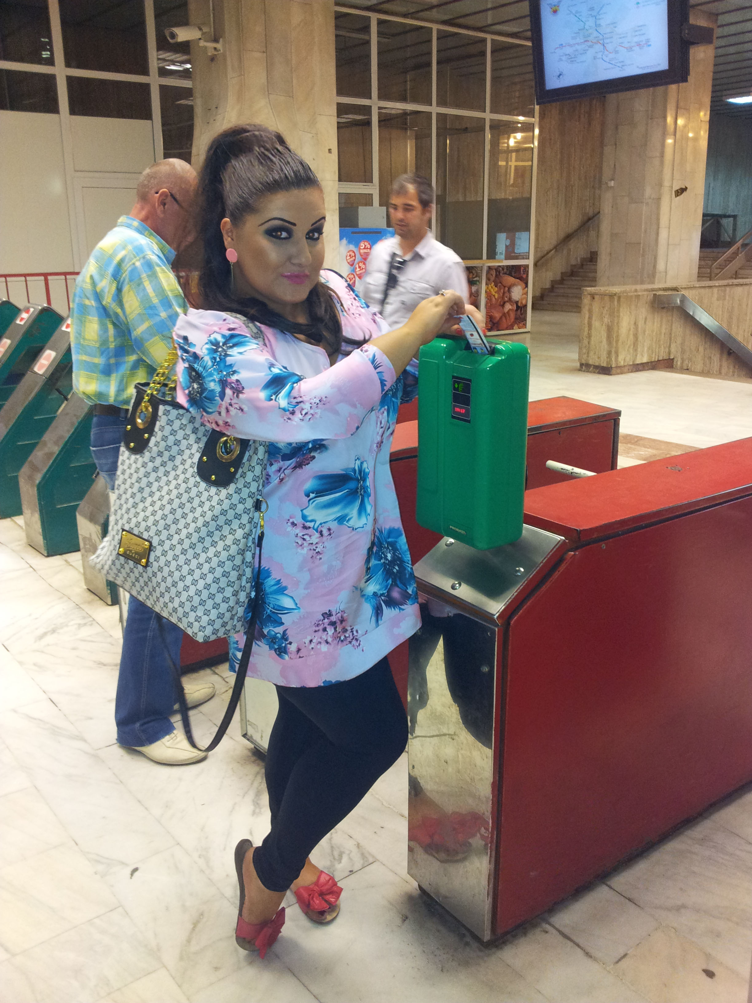 Bianca Rus taxeaza cu delicatete cartela de metrou