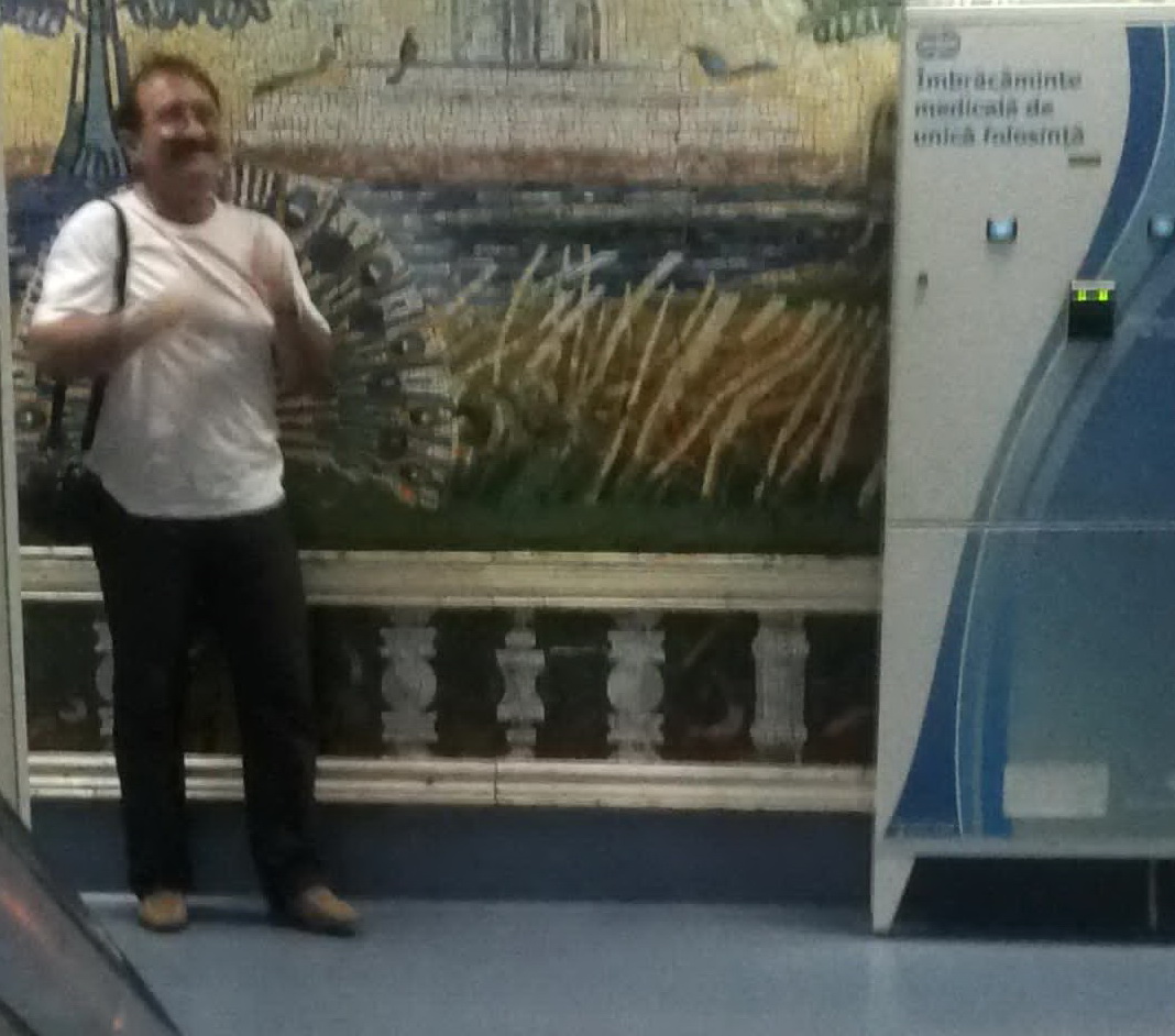 fericit ca a reusit sa starneasca hohote de ras, Cornel Palade a inceput sa aplaude