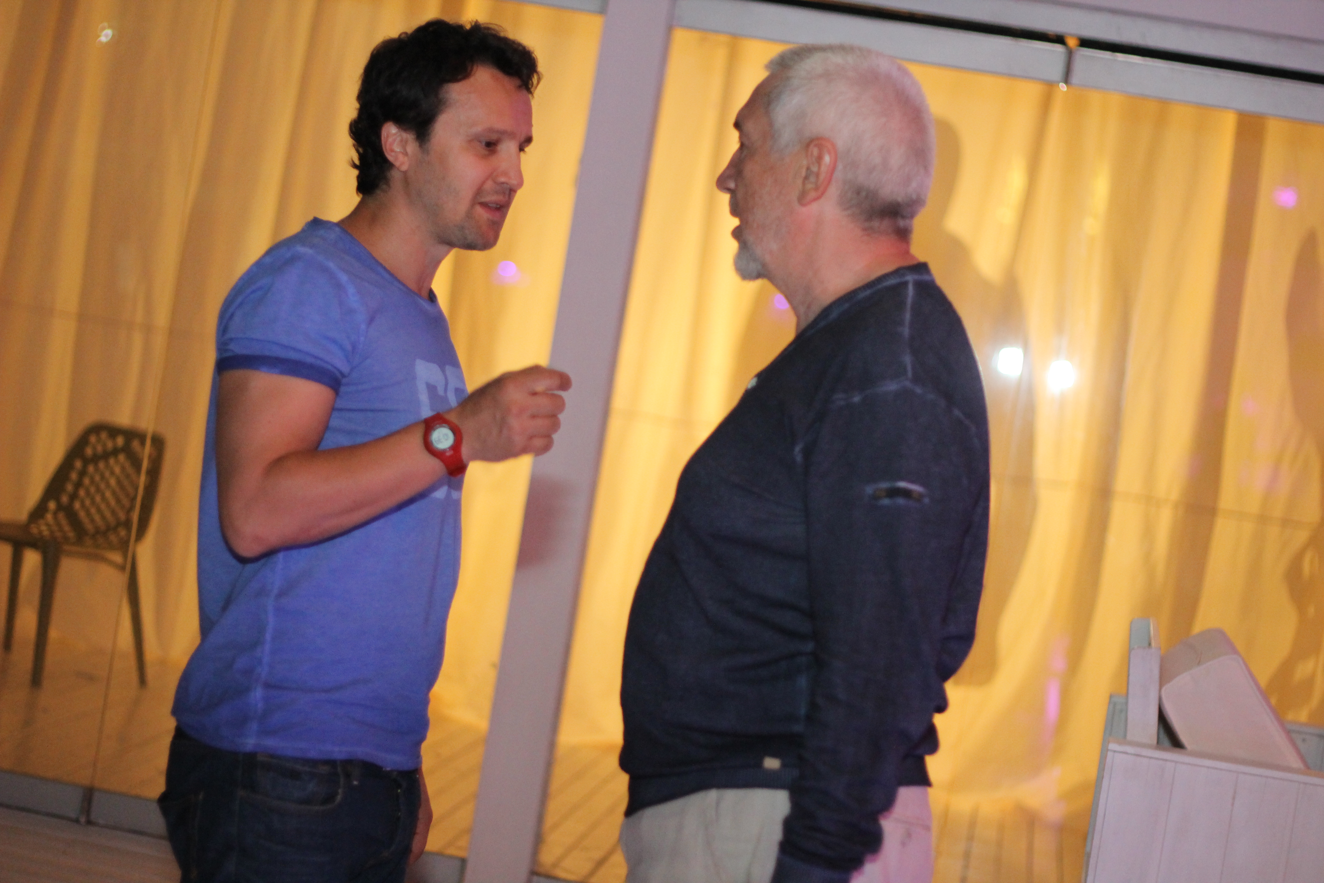 Dorian Boguta, unul dintre actorii principali, si Dan Chisu, regizor si scenarist al filmului 