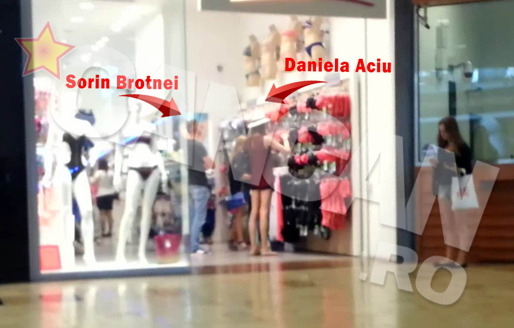 Daniela si Sorin au mers la mall si au intrat tinta intr-un magazin de lenjerie intima