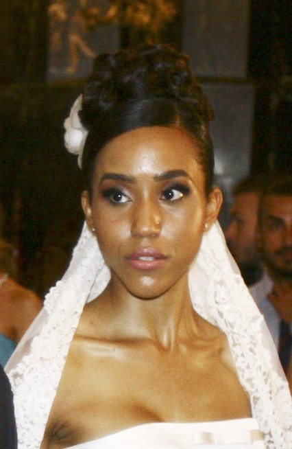 Femeia de pe bratul lui Velea, nu pare sa semene nu Ana