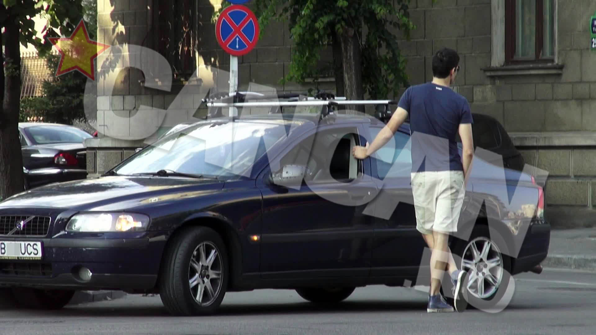 El a ramas in urma si a asteptat-o sa revina