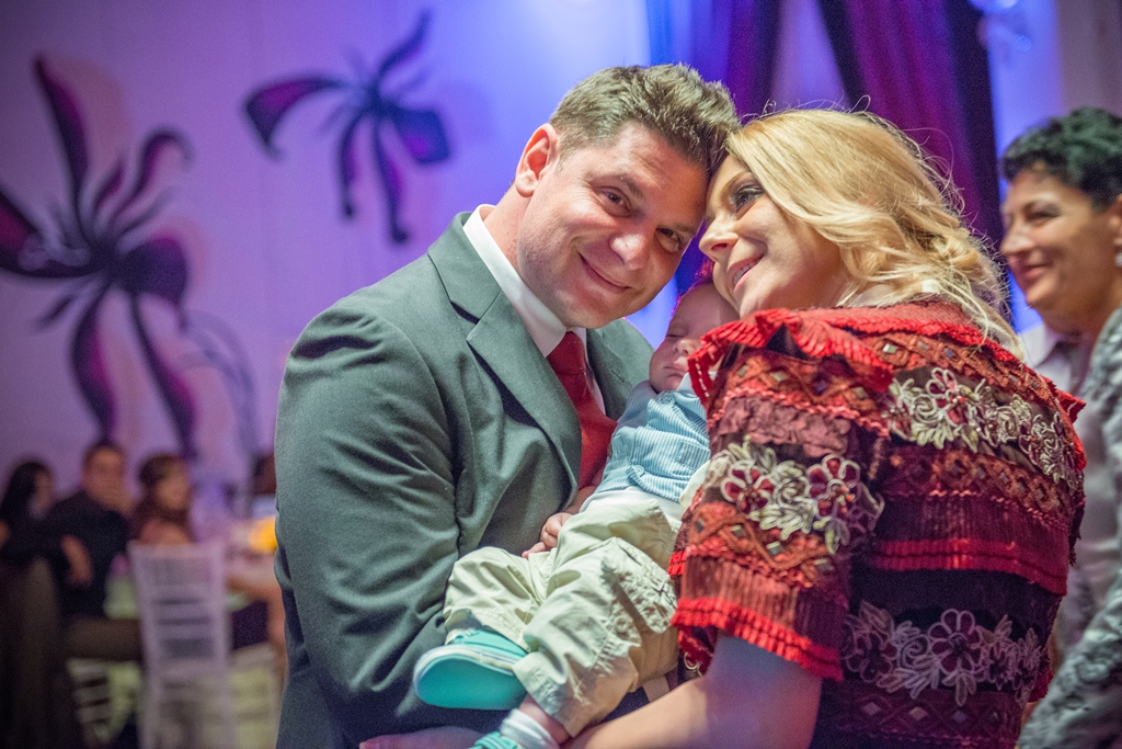 Cei mai fericiti parinti, Andreea si Marius Radmanastean, alaturi de Tudor