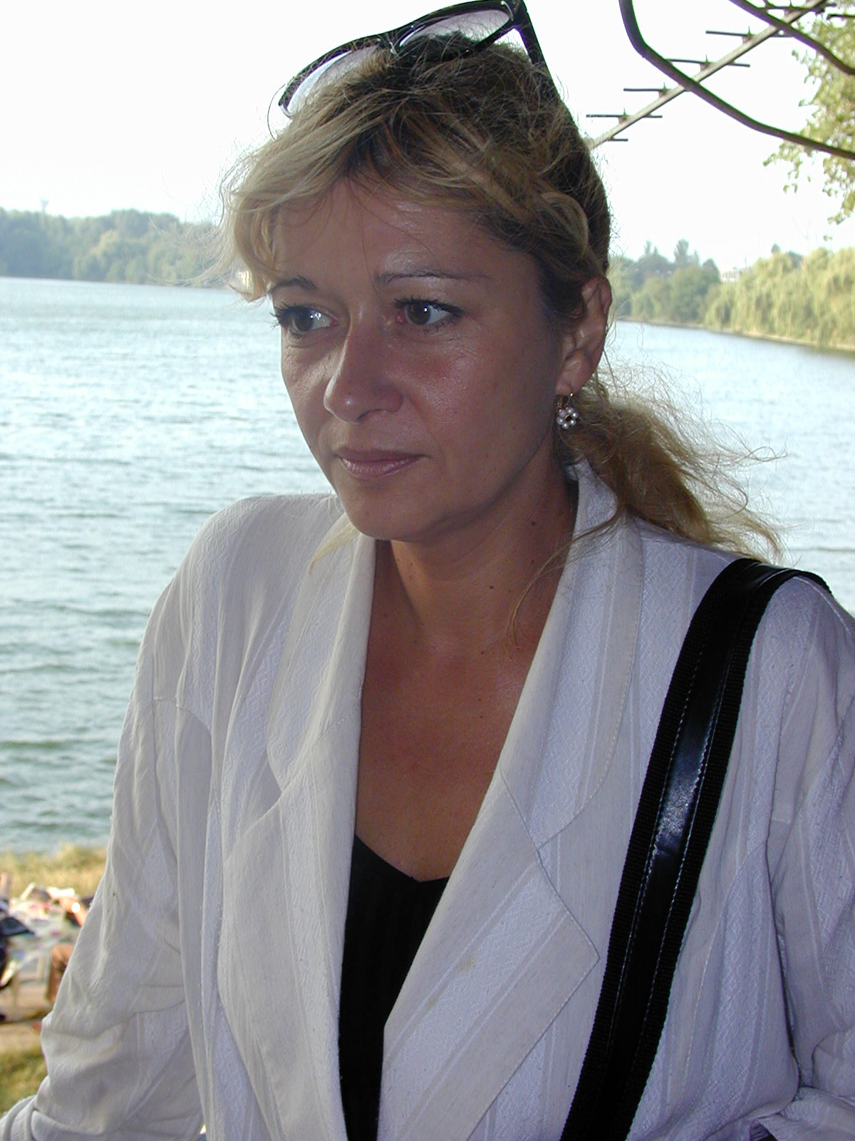 Catrinel Dumitrescu incearca sa tina departe de presa scandalul pe care il are cu fiul ei vitreg