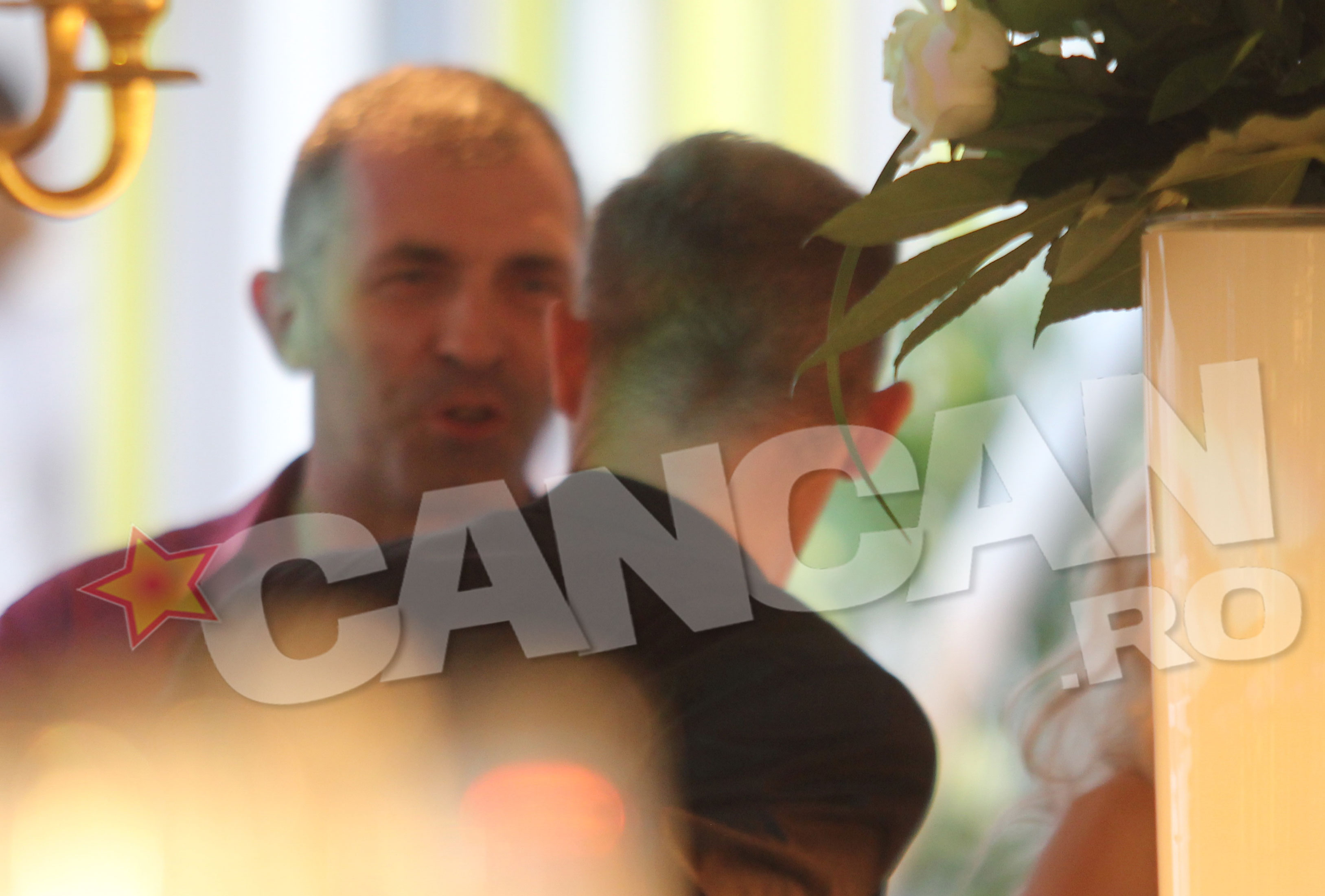 Sorin si Catalin au vorbit o vreme singuri, atenti mereu la cine le era in preajma