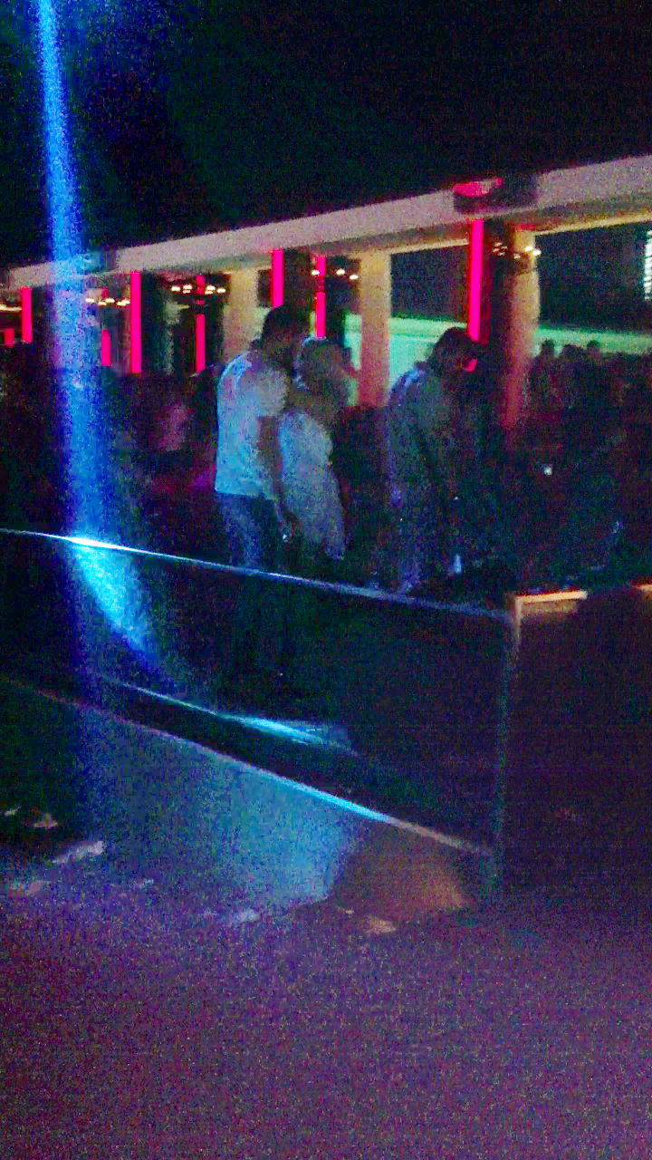 Blondina si iubitul sau au rupt ringul de dans