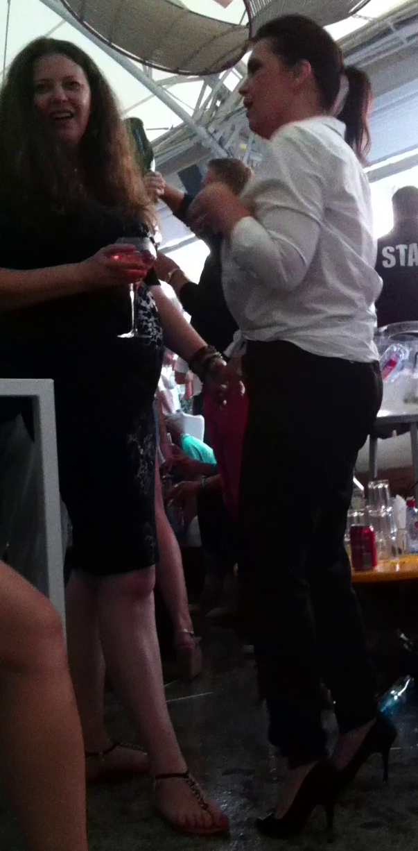 Intrucat nu-i cadea in plasa niciun tinerel, Rita s-a multumit, la un moment dat, sa aiba compania prietenei ei, Geta Voinea