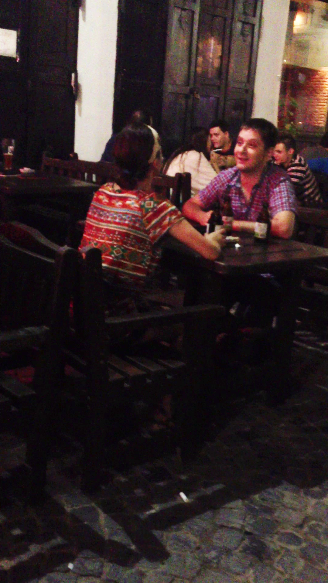 Strunila ii povesteste cu patos o intamplare amuzanta