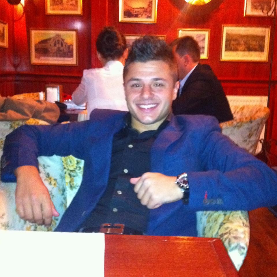 Fotbalistul a intrat in atentia presei dupa ce s-a cuplat cu sosia Madalinei Pamfile