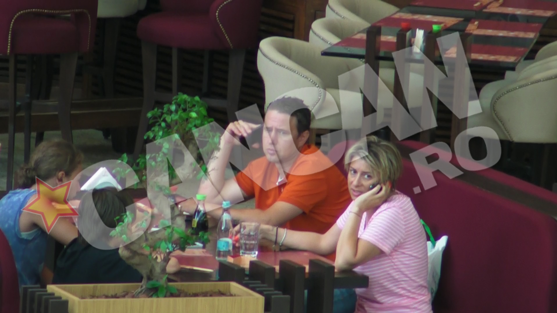 Reghe si Prodanca au iesit cu cei mici la mall, dar si-au petrecut mai tot timpul vorbind la telefon