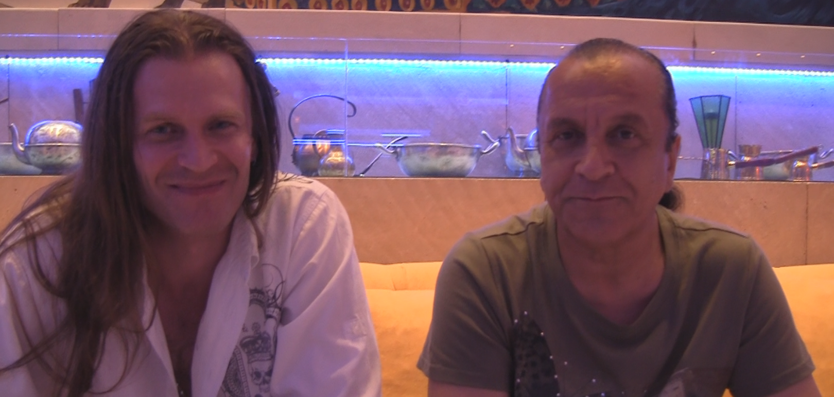 Rafael l-a inlocuit pe Toni Seicarescu si este acum noul solist al trupei Iris