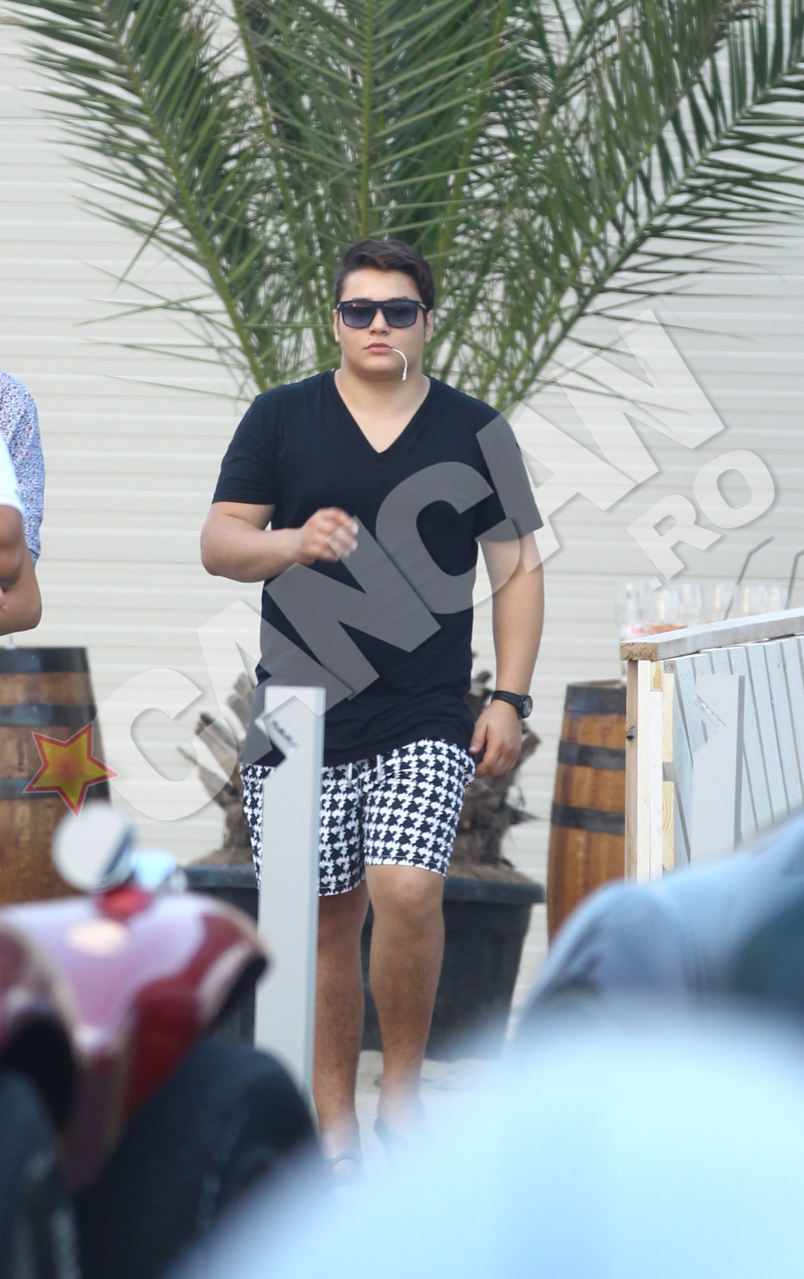 Patrick s-a distrat pana in zori intr-un club de pe litoral, iar la iesire era asteptat de sofer