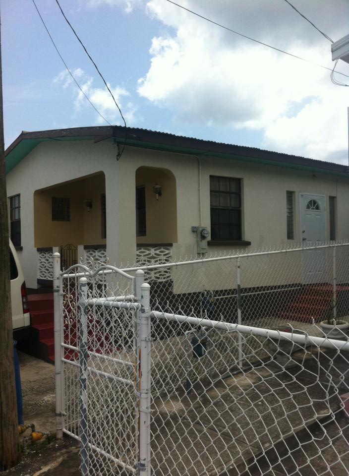 Casa in care s-a nascut Rihanna si in care locuiesc parintii ei se afla intr-o zona saraca din Barbados