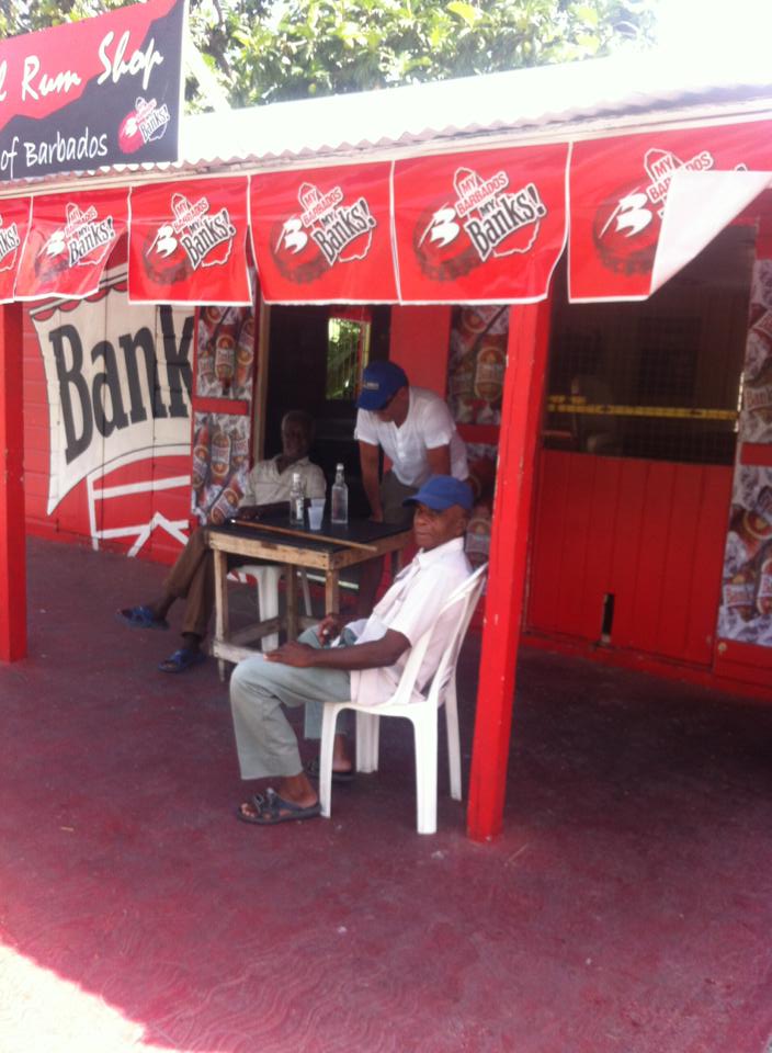 ...si zone cu localnici modesti, care beau rom la ora 9 dimineata