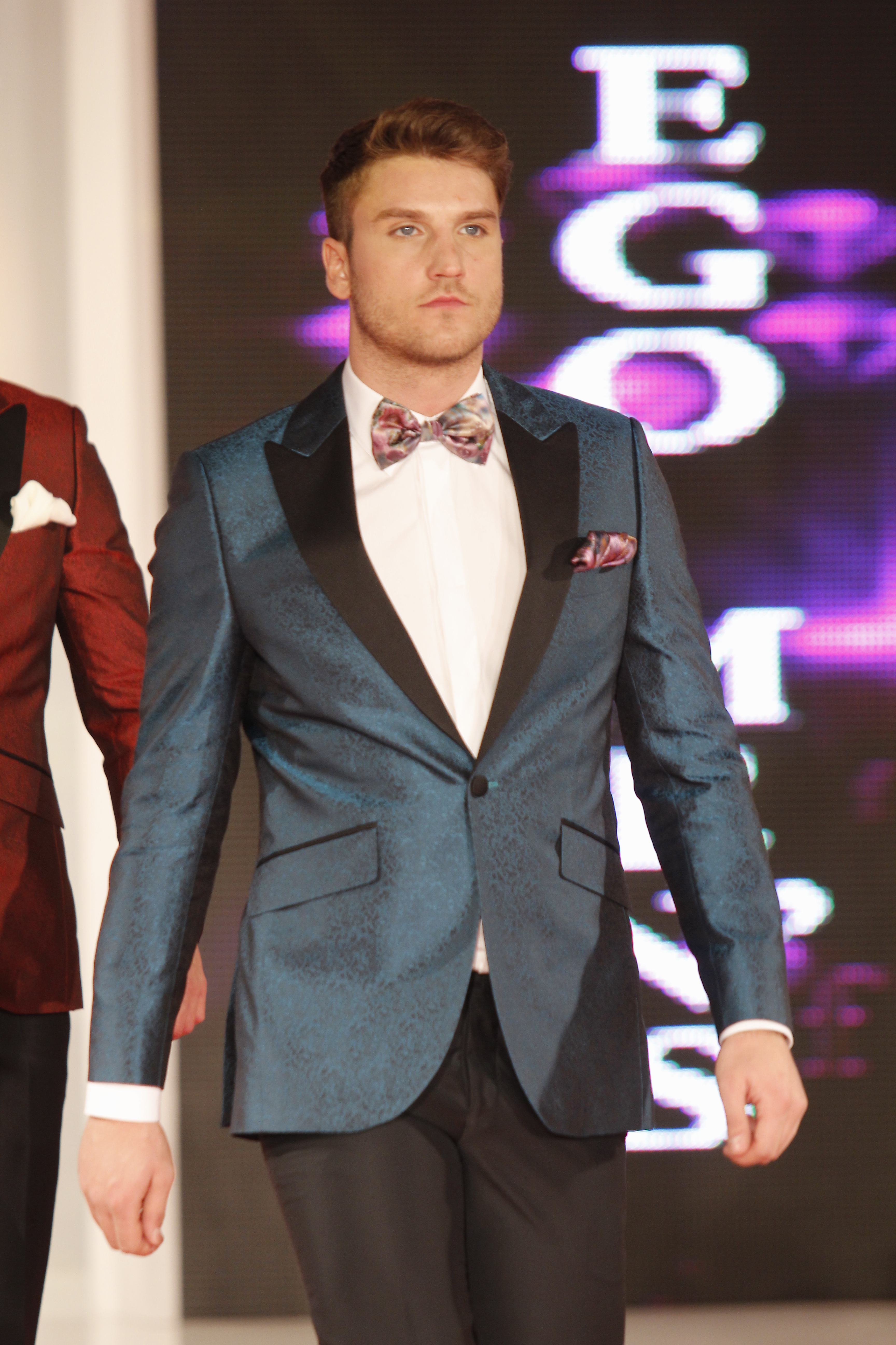 Andrei si-a facut debutul ca model, iar acum are propria colectie de rochii de seara